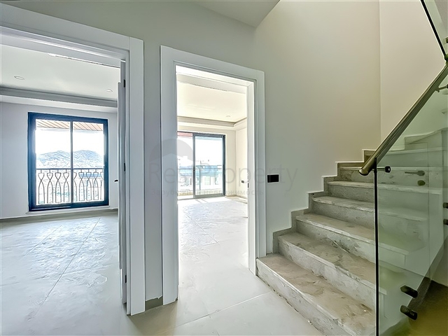 Penthouse mit drei Schlafzimmern in einem neuen Komplex mit Meerblick