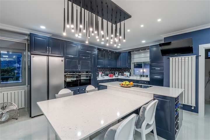 Geräumige Villa mit Meerblick im Zentrum von Alanya