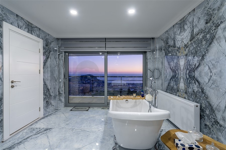 Geräumige Villa mit Meerblick im Zentrum von Alanya