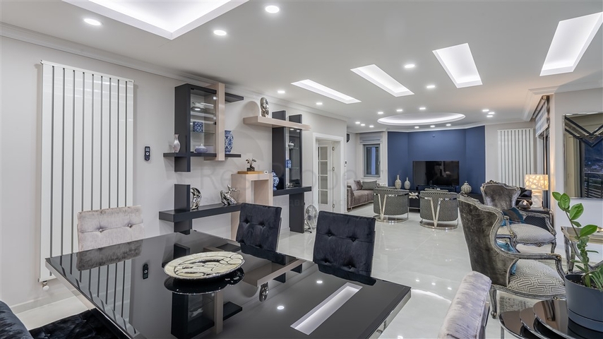 Geräumige Villa mit Meerblick im Zentrum von Alanya