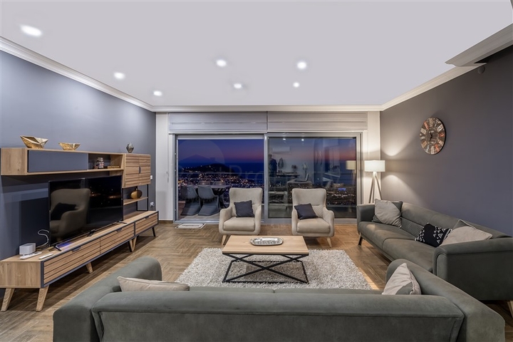 Geräumige Villa mit Meerblick im Zentrum von Alanya