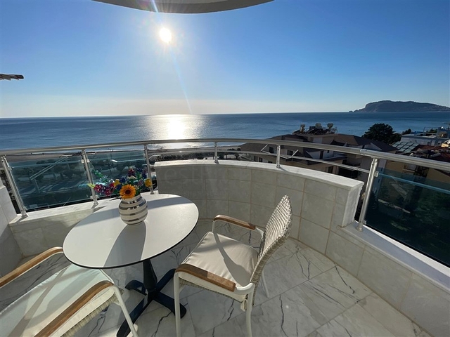 2+1 Wohnung in erster Linie mit Meerblick