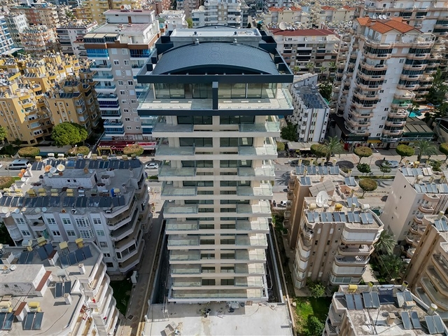 1+1-Wohnung in einem Luxus-Komplex an der ersten Küste