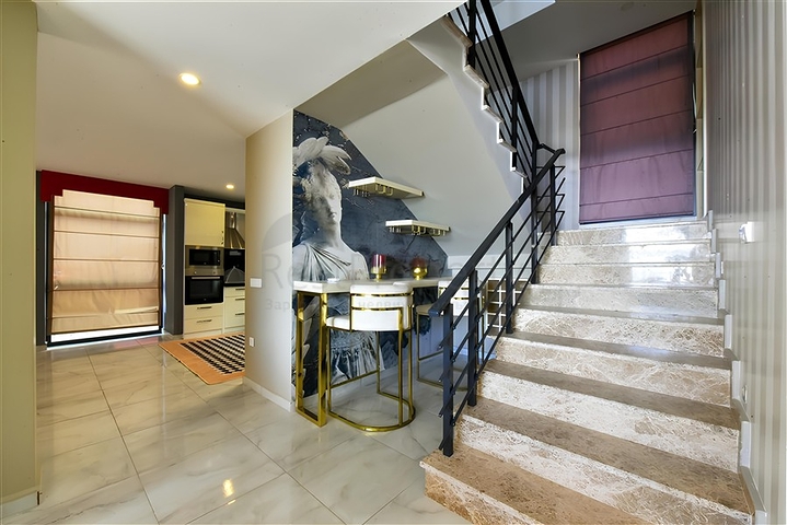 Moderne 5+1 Villa mit Meerblick im Zentrum von Alanya