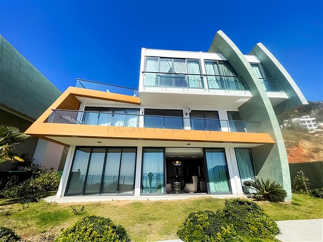 Moderne 5+1 Villa mit Meerblick im Zentrum von Alanya