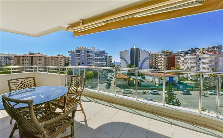 Möbliert 2+1 in Tosmur, 200 m vom Meer entfernt