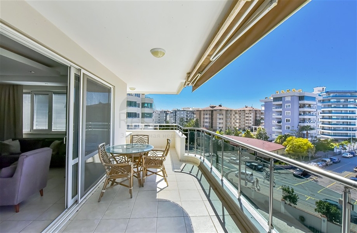 Möbliert 2+1 in Tosmur, 200 m vom Meer entfernt