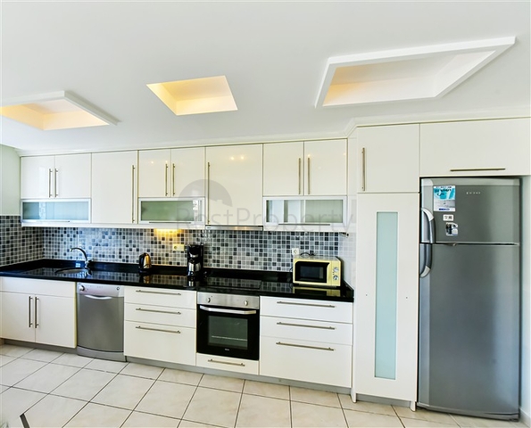 Möbliert 2+1 in Tosmur, 200 m vom Meer entfernt