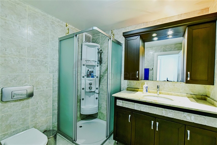 Möbliert 2+1 in Tosmur, 200 m vom Meer entfernt