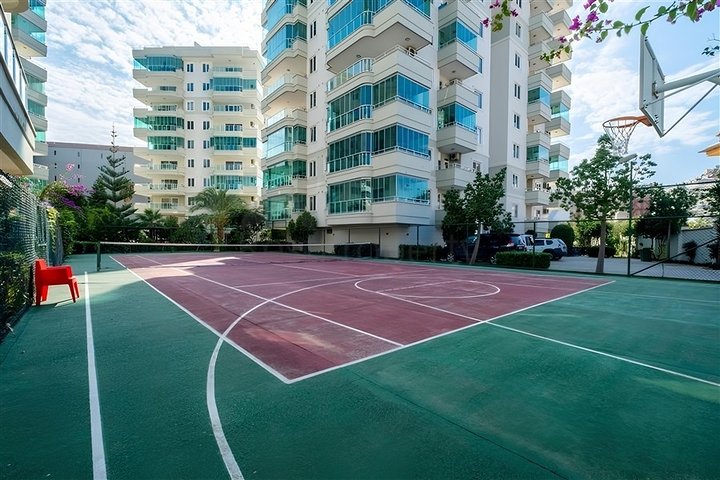 Möbliert 2+1 in Tosmur, 200 m vom Meer entfernt