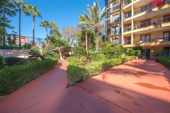 Wohnung 3+1 in erster Reihe mit eigenem Strand/Alanya Zentrum