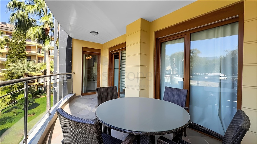 Wohnung 3+1 in erster Reihe mit eigenem Strand/Alanya Zentrum