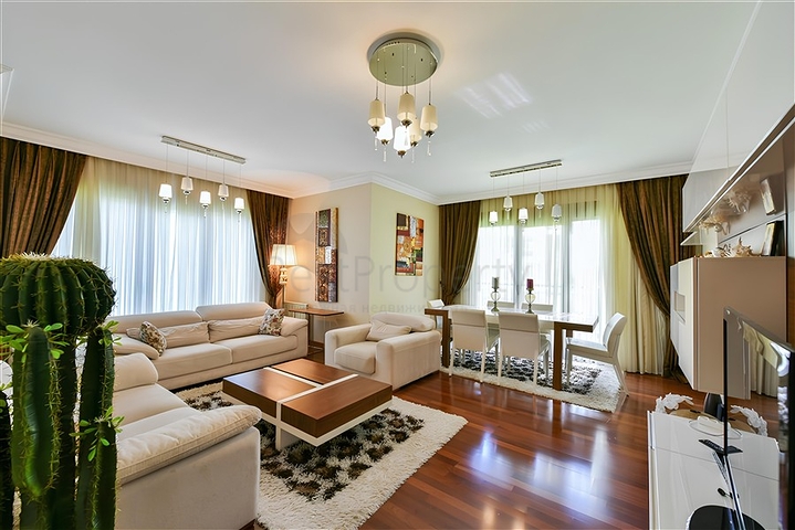 Wohnung 3+1 in erster Reihe mit eigenem Strand/Alanya Zentrum