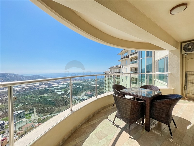 2+1 Meerblick-Wohnung in einer Anlage mit Hotelinfrastruktur im Bezirk Kargicak/Alanya