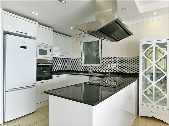 Luxuswohnung mit Meerblick und voller Infrastruktur im Herzen von Konakla 