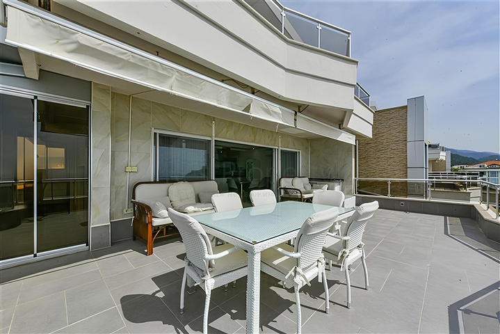 Luxuswohnung mit Meerblick und voller Infrastruktur im Herzen von Konakla 