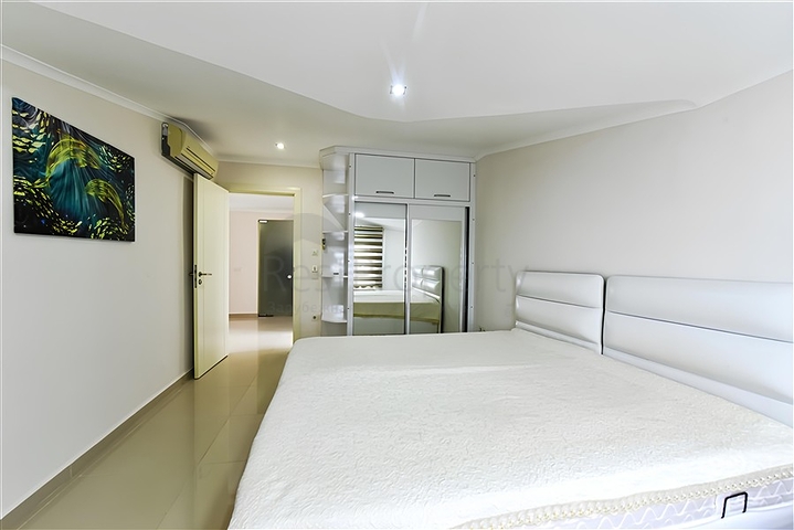 Luxuswohnung mit Meerblick und voller Infrastruktur im Herzen von Konakla 