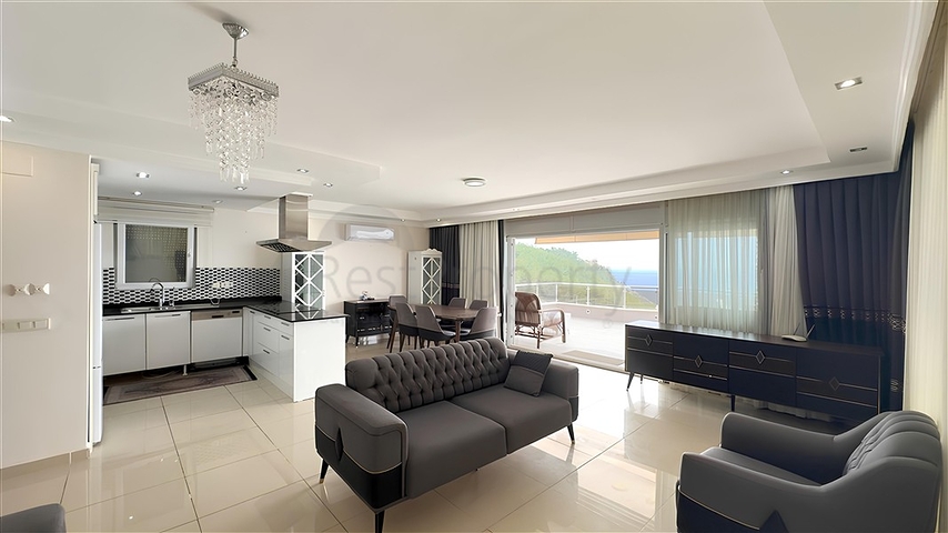 Luxuswohnung mit Meerblick und voller Infrastruktur im Herzen von Konakla 