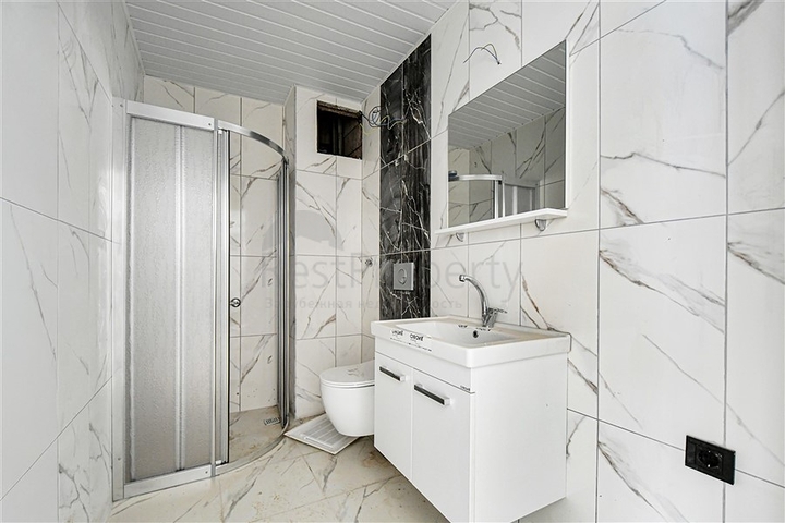 Zweizimmerwohnung in einem Komplex mit entwickelter Infrastruktur