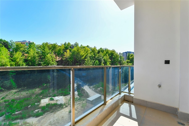 Gemütliche 1+1 Wohnung in einer Anlage umgeben von Nadelwäldern in Avsallar