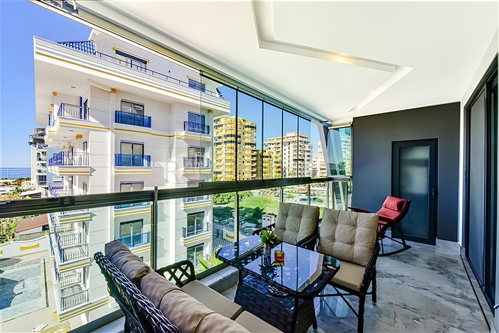 Edle 1+1 Wohnung mit Meerblick in einer hochwertigen Anlage im Stadtteil Kargicak