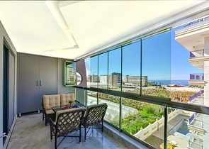 Edle 1+1 Wohnung mit Meerblick in einer hochwertigen Anlage im Stadtteil Kargicak