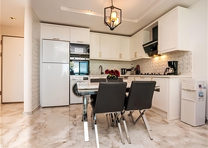 Edle 1+1 Wohnung mit Meerblick in einer hochwertigen Anlage im Stadtteil Kargicak