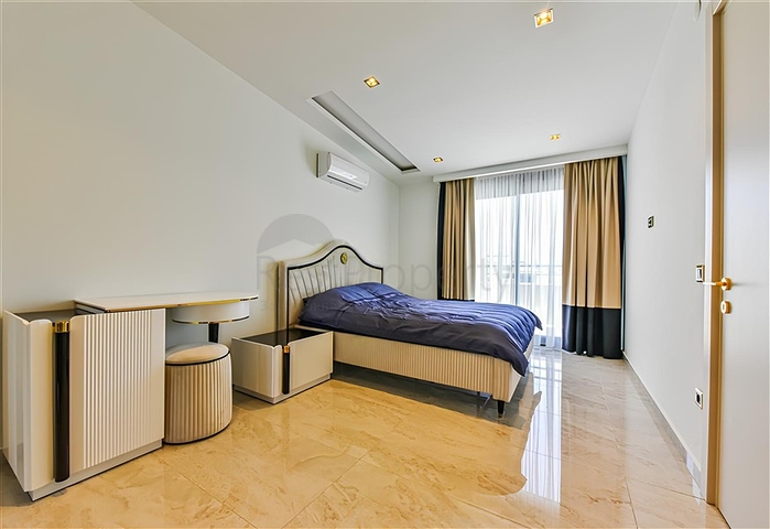 Penthouse 4+1 im Zentrum von Alanya, 150 m vom Meer entfernt