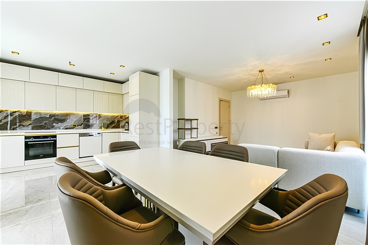 Penthouse 4+1 im Zentrum von Alanya, 150 m vom Meer entfernt