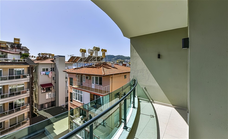 Penthouse 4+1 im Zentrum von Alanya, 150 m vom Meer entfernt