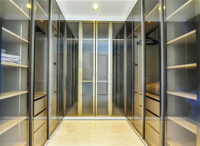 Penthouse 4+1 im Zentrum von Alanya, 150 m vom Meer entfernt