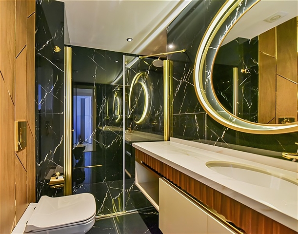 Penthouse 4+1 im Zentrum von Alanya, 150 m vom Meer entfernt