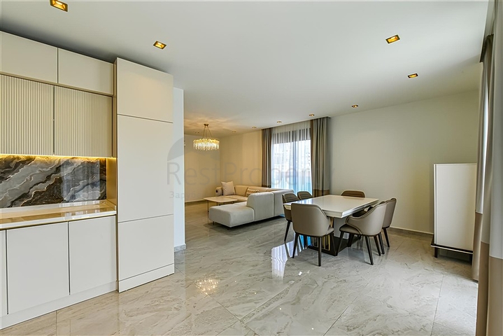 Penthouse 4+1 im Zentrum von Alanya, 150 m vom Meer entfernt