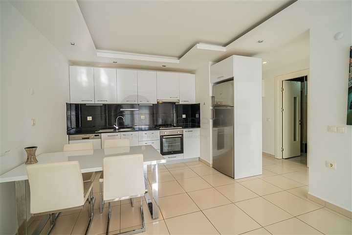 Groß geschnittene 1+1-Wohnung in Oba/Alanya