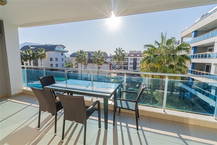 Groß geschnittene 1+1-Wohnung in Oba/Alanya