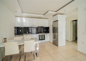 Groß geschnittene 1+1-Wohnung in Oba/Alanya