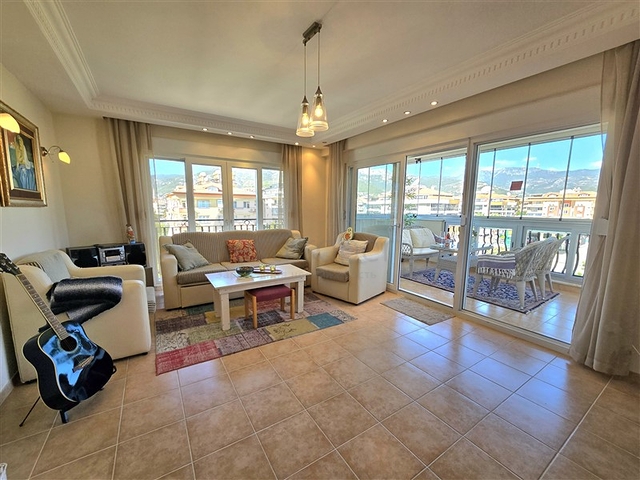 Geräumige Wohnung 2+1 in Oba/Alanya