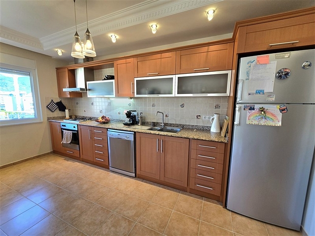 Geräumige Wohnung 2+1 in Oba/Alanya