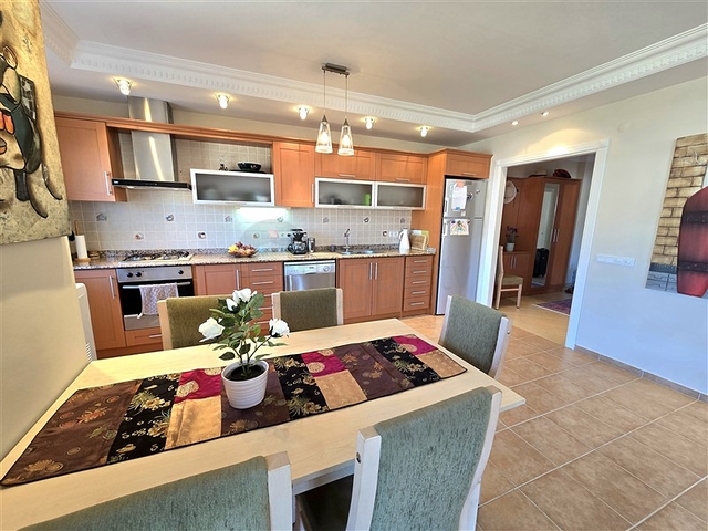 Geräumige Wohnung 2+1 in Oba/Alanya