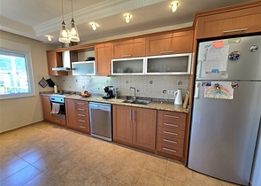 Geräumige Wohnung 2+1 in Oba/Alanya