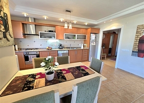 Geräumige Wohnung 2+1 in Oba/Alanya