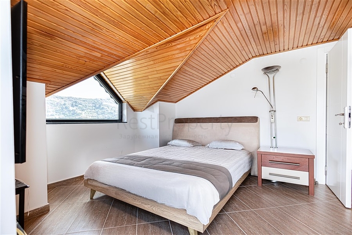 Die Villa mit Panoramablick auf das Mittelmeer ist der ideale Raum zum Leben und Entspannen