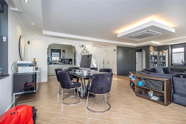 Die Villa mit Panoramablick auf das Mittelmeer ist der ideale Raum zum Leben und Entspannen