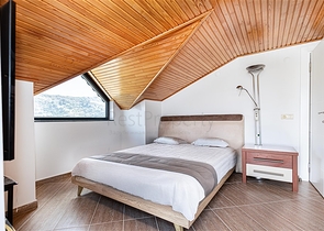 Die Villa mit Panoramablick auf das Mittelmeer ist der ideale Raum zum Leben und Entspannen