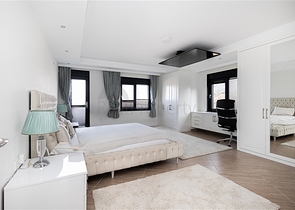 Die Villa mit Panoramablick auf das Mittelmeer ist der ideale Raum zum Leben und Entspannen