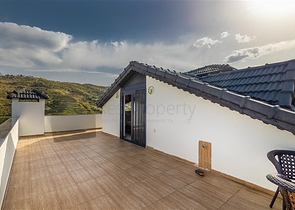 Die Villa mit Panoramablick auf das Mittelmeer ist der ideale Raum zum Leben und Entspannen