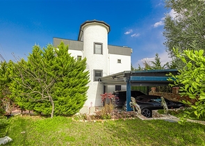 Die Villa mit Panoramablick auf das Mittelmeer ist der ideale Raum zum Leben und Entspannen