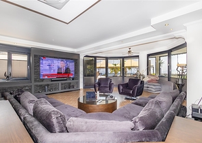 Die Villa mit Panoramablick auf das Mittelmeer ist der ideale Raum zum Leben und Entspannen