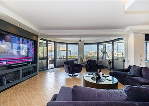 Die Villa mit Panoramablick auf das Mittelmeer ist der ideale Raum zum Leben und Entspannen