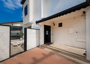 Die Villa mit Panoramablick auf das Mittelmeer ist der ideale Raum zum Leben und Entspannen